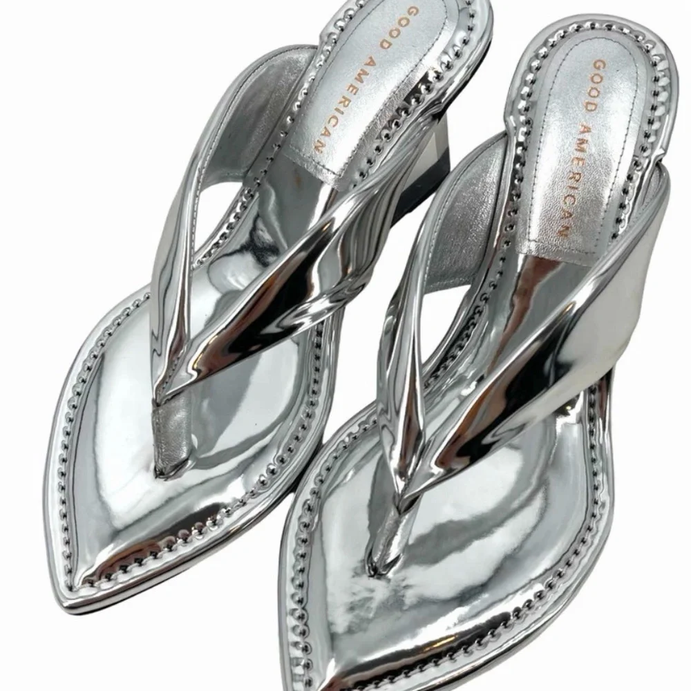 Good American Silver Metallic Pointed Thong Heels - Picture 2 of 13